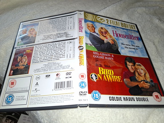 DVD 2 elokuvan boksi Housesitter / Bird on a Wire