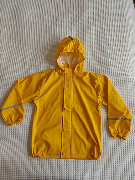 Keltainen sadetakki koko 128/134