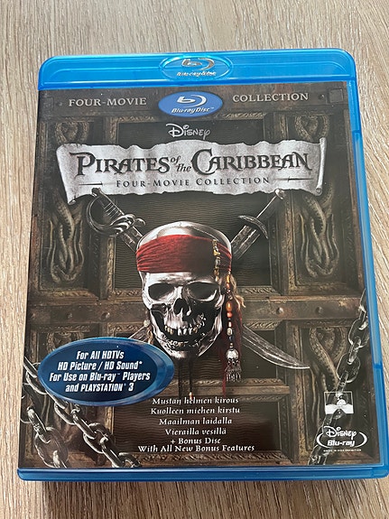 Pirates Of The Caribbean 4 elokuvan Blu-Ray boxi