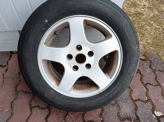 VW Skoda kesärenkaat 15" aluvanteilla