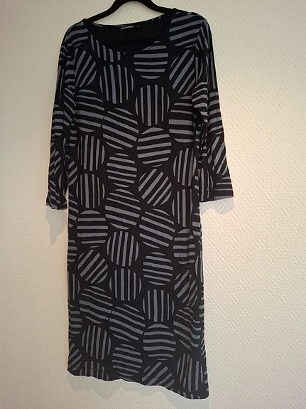 Marimekko Hyeena  naisten L musta  trikoomekko