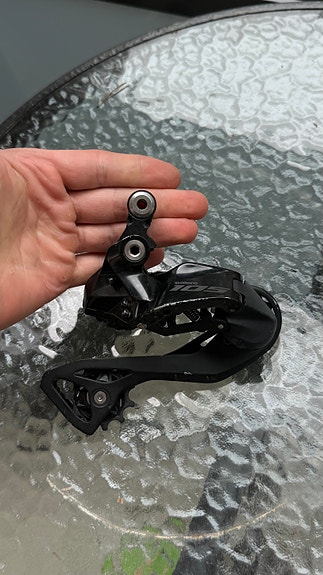 Shimano 105 di2 r7100 takavaihtaja musta