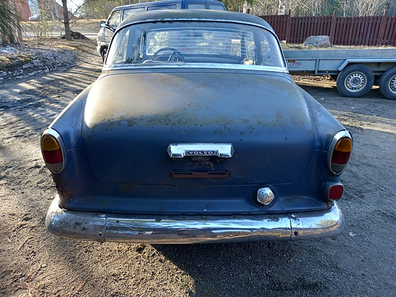 Volvo Amazon myydään osia