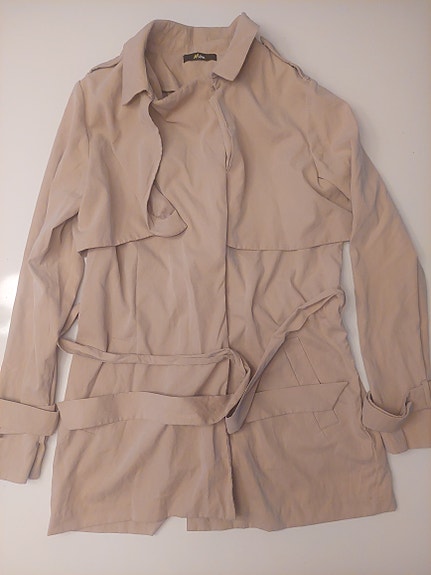 Beige kevyt trenssi, 40
