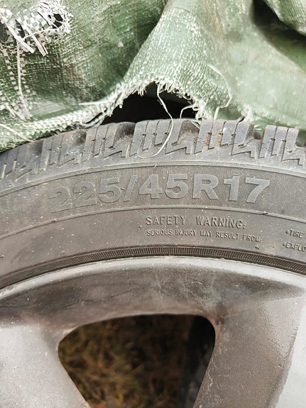 Hyväkuntoiset Opel/Saab talvirenkaat vanteineen