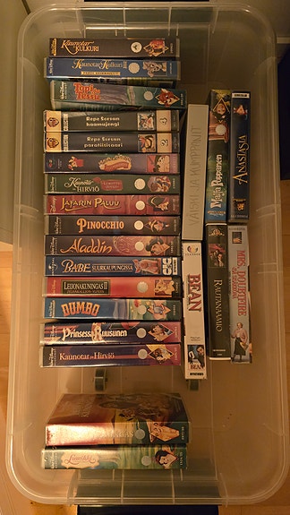 Laatikollinen Disney yms. vhs-kasetteja