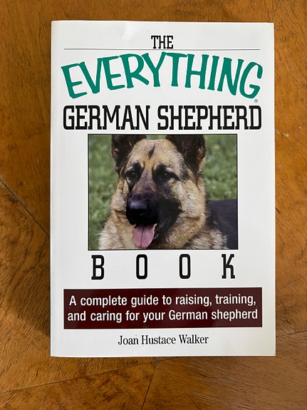 Joan Hustace Walker Everything German Shepherd -kirja englanniksi