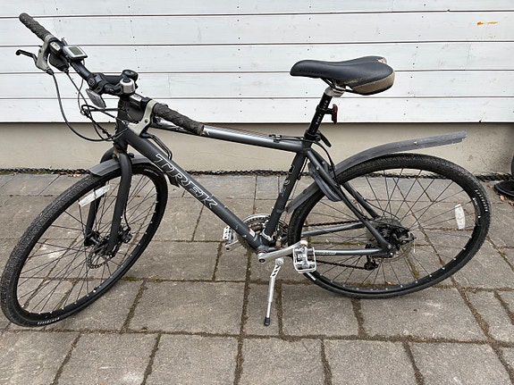 Trek 7.3. FX hybridi pyörä