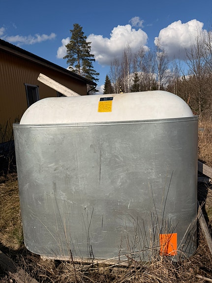 Lilplast 1500l Öljysäiliöt suoja-altaalla 2kpl