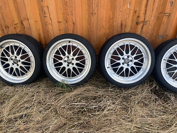 Myydään vanteet 19”