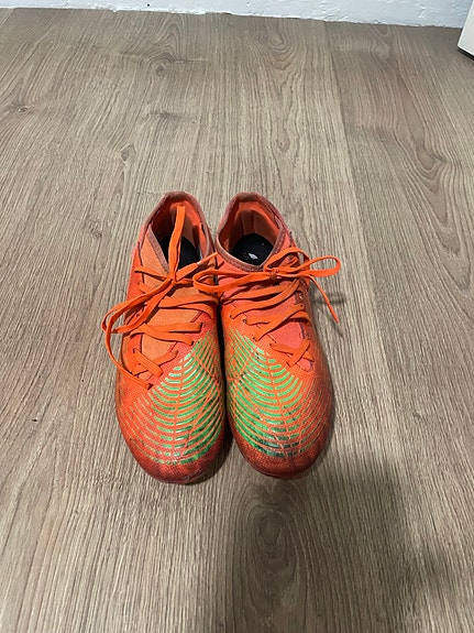 Adidas jalkapallokengät