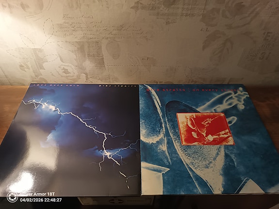 Dire straits - on Every street sekä love over gold lp