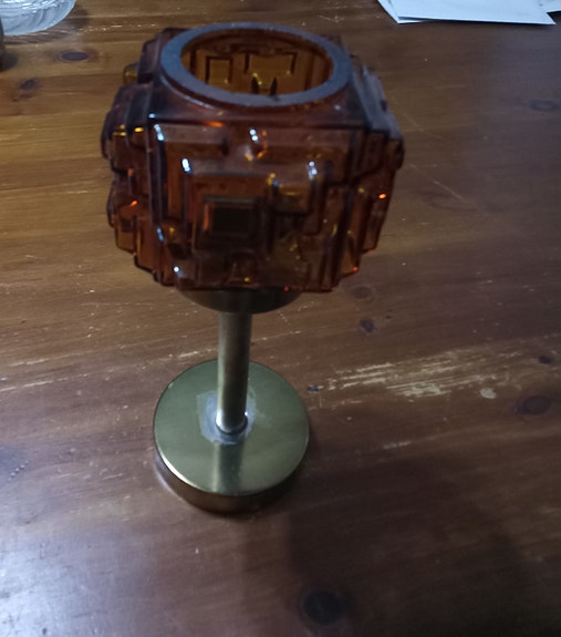 Vintage kynttilän jalka ruskealla lasikuvulla