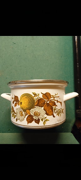 Vanha emalikattila