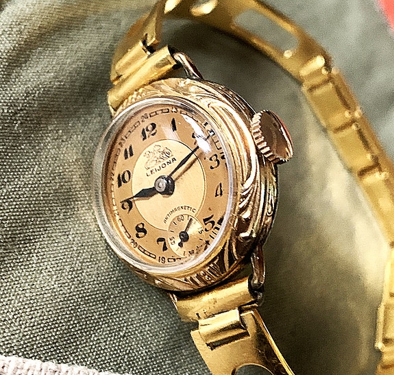 LEIJONA mekaaninen naisten rannekello Antiikki