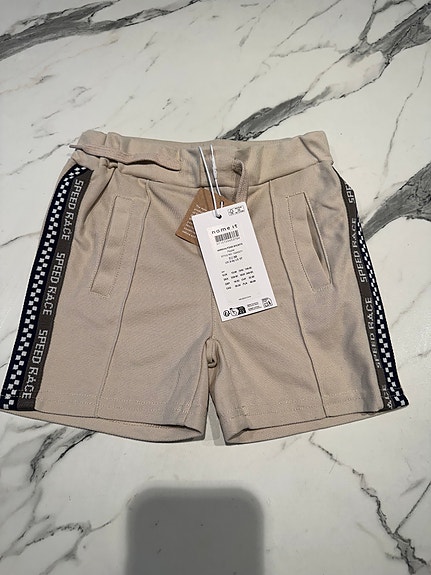 Beiget shortsit 98