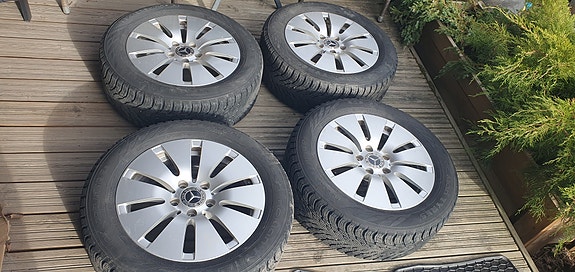Alkuperäiset Mercedes-Benz vanteet Nokian hakkapeliitta kitkarenkailla