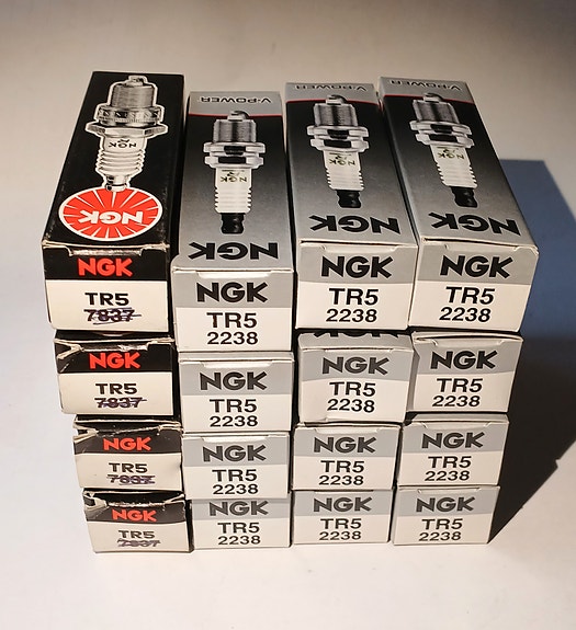 NGK TR5-sytytystulpat USA-autoihin 16 kpl