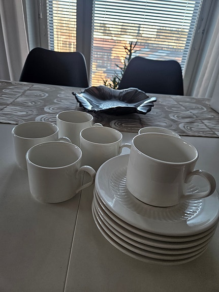 Villeroy&Boch kahviastiasto kuudelle. Erittäin hyvä Hinta 45€
