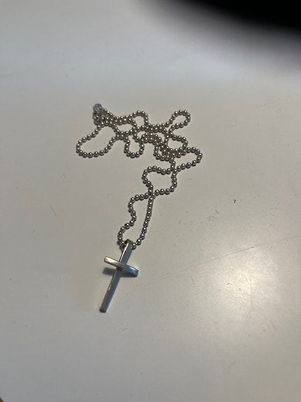 Hopea risti ja kaulaketju