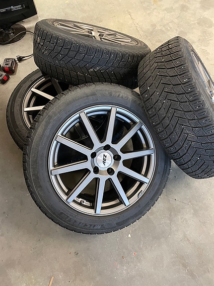 Michelin kitkarenkaat vanteilla 17”
