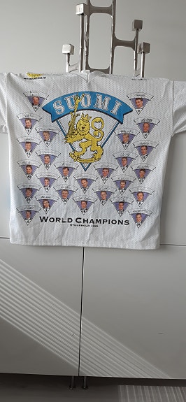 Leijonien MM95 fanipaita