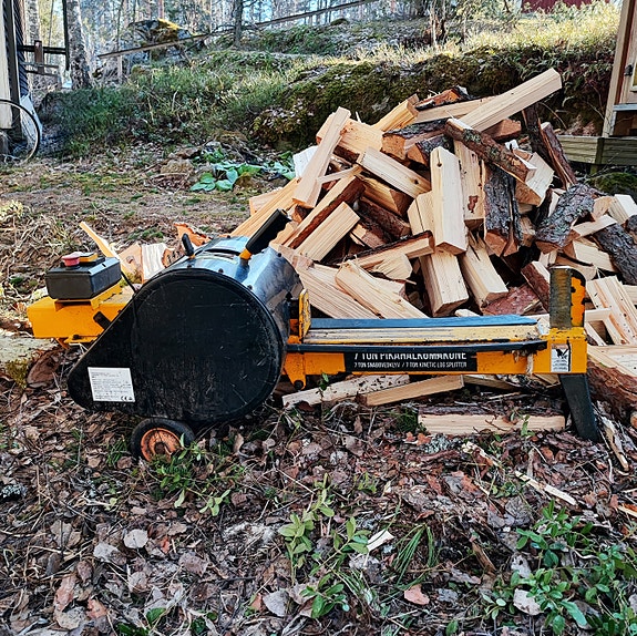 Vuokrataan halkomakone