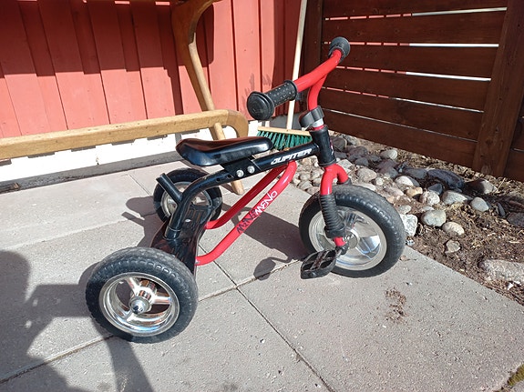 Lasten kolmipyörä 10" punainen
