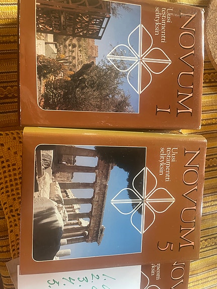 Novum Uusi testamentti selityksin kirjasarja 1–5