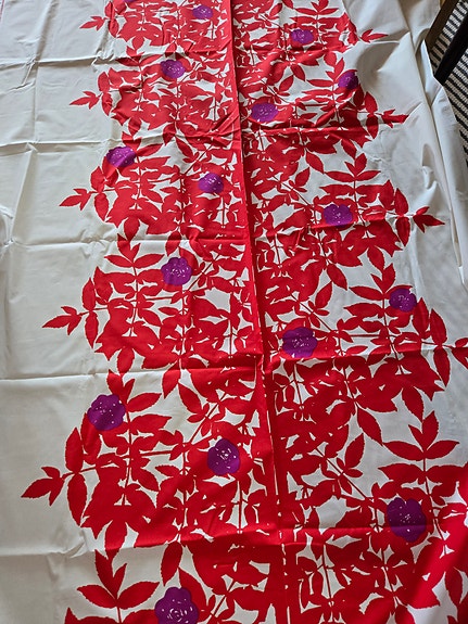 Marimekko "Ruusupuu"-verho