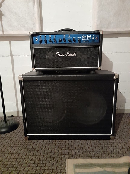 Vuokrataan Two Rock Custom reverb signature V2 50w + 2x12 kaappi