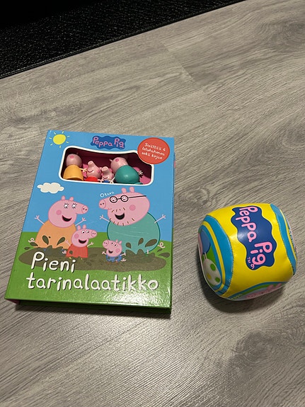 Pipsa Possu pieni tarinalaatikko ja pehmopallo