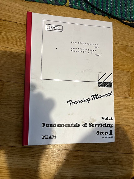 Toyota Training Manual Fundamentals of Servicing Vol.2 Step 1 huoltokäsikirja