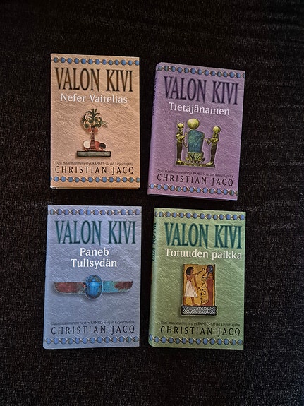 Christian Jacq Valon kivi -kirjasarja 4 osaa suomeksi - koko sarja 17€.