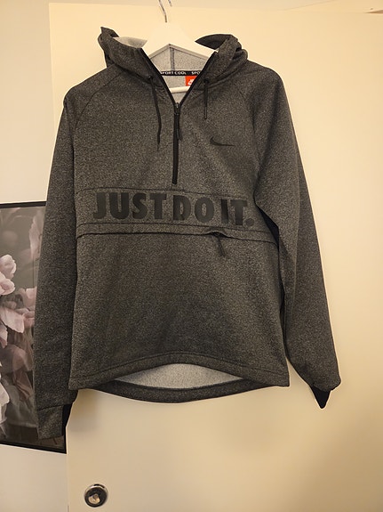 Nike huppari