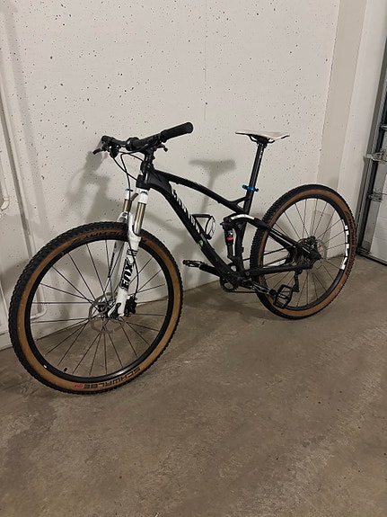 Canyon täysjousitettu maastopyörä 29"