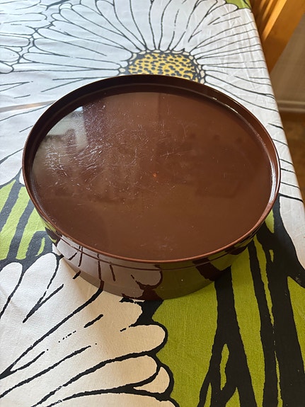 Sarvis pyöreä kulho ja kansi ruskea