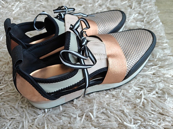 Steve Madden tennarit
