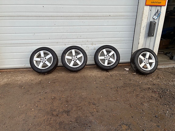 VAG 215/55/16 vanteet nastoilla