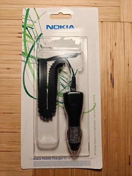 Nokia DC-4 -autolaturi