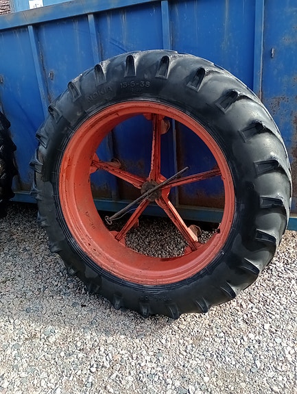Traktorin paripyörät 13.6-38