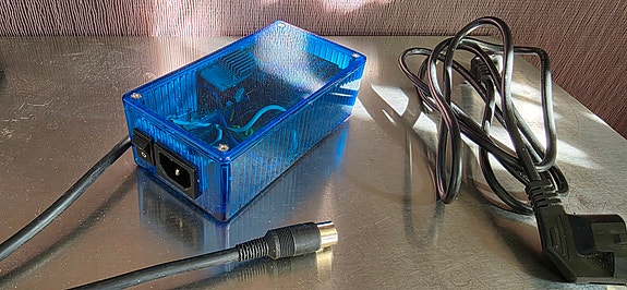 Virtalähde commodore 64