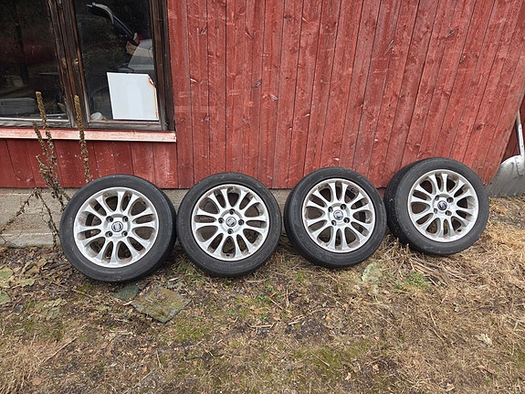 Volvon originaali 16" vanteet.