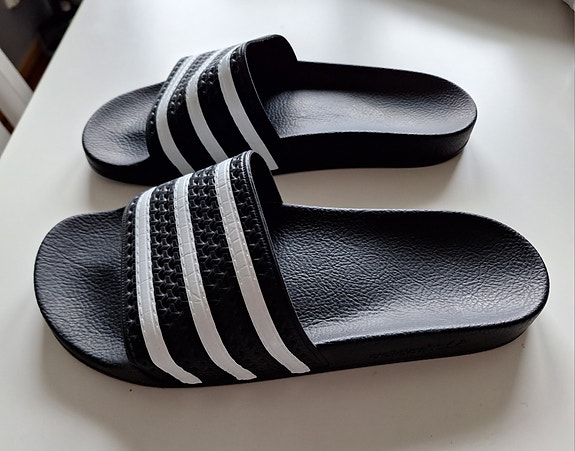 adidas Originals Adilette sandaalit koko 9