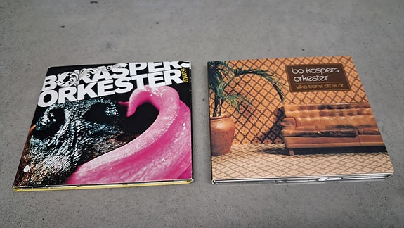 Bo Kaspers Orkester levyt Hund (2006 ) ja Vilka tror vi att vi är (2003)