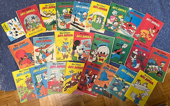Aku Ankka vuosikerta 1972 Joulumantelin kera