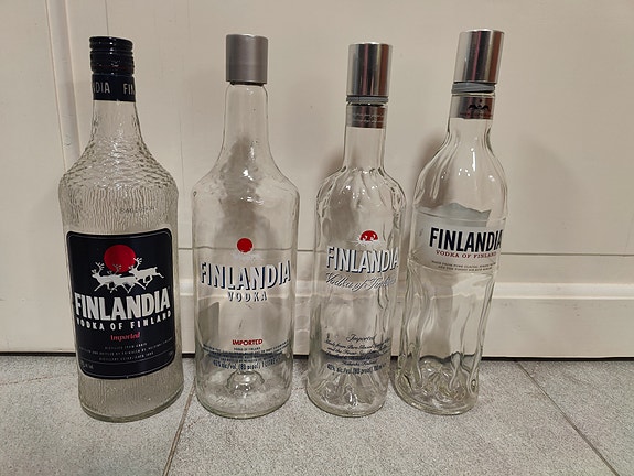 Finlandia Vodka -pulloja