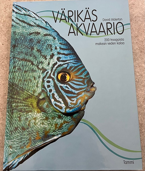 Värikäs akvaario: 200 trooppista makean veden kalaa