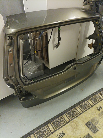 Volvo V70 vm2009 takaluukku