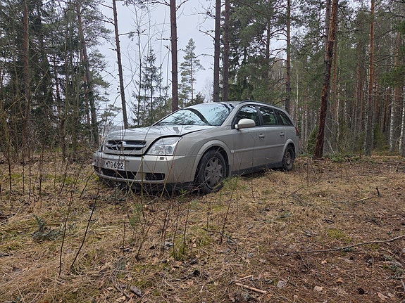 Opel vectra 1.8L osina myyntiin.